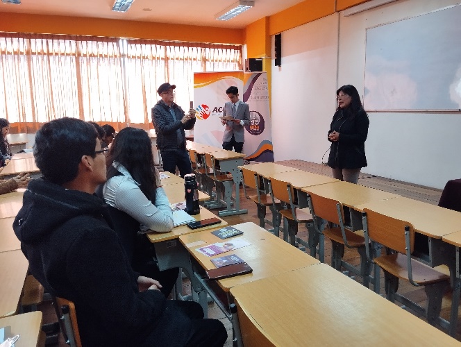 Auditorio Edwin Flores durante el taller inaugural